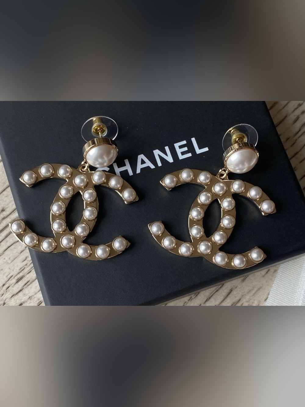 CHANEL Gold CC Logo Pearl Drop Earrings 100%AUTH 21S Large NIB Dangling Earrings - Picture 2 of 10